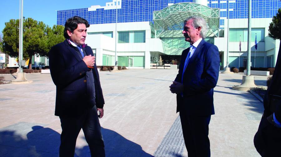 David Pérez, consejero de Transportes e Infraestructuras de la Comunidad de Madrid; y Jesús Cuellar, presidente de Foro MADCargo. Foto M.Jiménez.