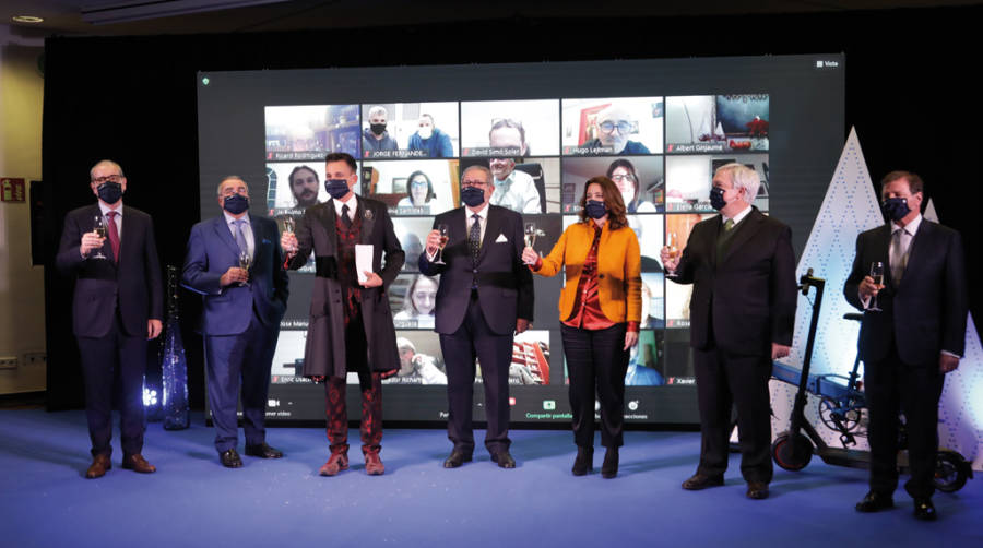 Jos&eacute; Alberto Carbonell, director de la APB; Emili Sanz, presidente ATEIA-OLTRA; Mag Lari, presentador del acto; Javier Vidal, presidente de la Asociaci&oacute;n de Empresas Estibadoras del Port de Barcelona; Merc&egrave; Conesa, presidenta de la APB; Jordi Trius, presidente de la Asociaci&oacute;n de Consignatarios de Buques de Barcelona; y Antonio LLobet, presidente del COACAB.