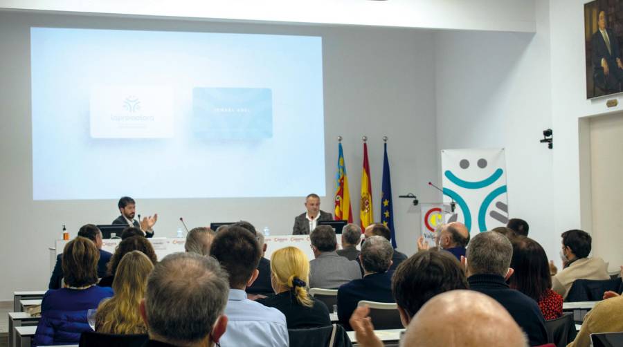 La Promotora formalizó ayer su constitución en la Cámara de Comercio de Valencia.