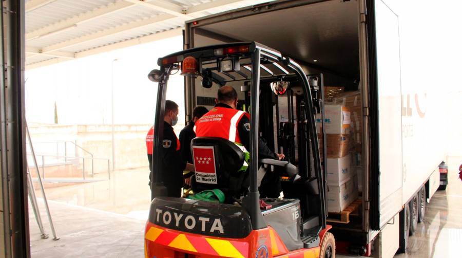 El almacén logístico del hospital Zendal canaliza la ola solidaria de Madrid con Ucrania