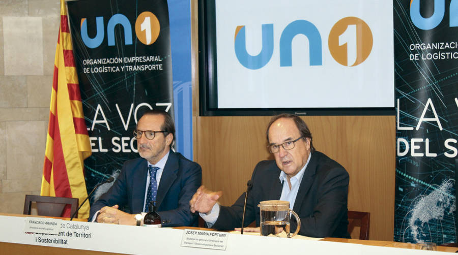 Francisco Aranda, presidente de UNO, y Josep Maria Fortuny, subdirector general de Ordenaci&oacute;n del Transporte de la Generalitat de Catalunya. Foto L.E.