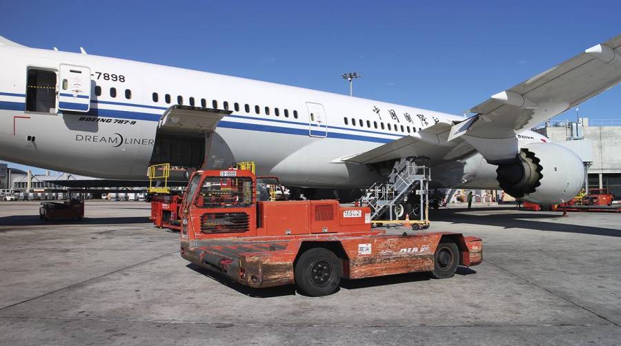 Los operadores que participen en el transporte aéreo de mercancías con destino o tránsito en la UE deben facilitar un conjunto completo de datos de la declaración sumaria de entrada sobre las mercancías, antes de su llegada a la frontera exterior de la UE.