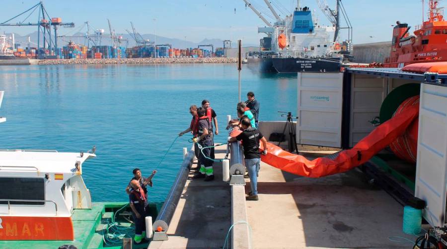 PortCastelló refuerza las medidas para evitar la contaminación marina