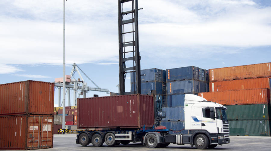 Los transportistas aut&oacute;nomos del puerto de Castell&oacute;n han convocado paros indefinidos en APM Terminals Castell&oacute;n a partir del 12 de julio. Foto: DP.