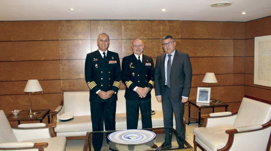 El delegado del Gobierno recibe al nuevo Comandante Naval