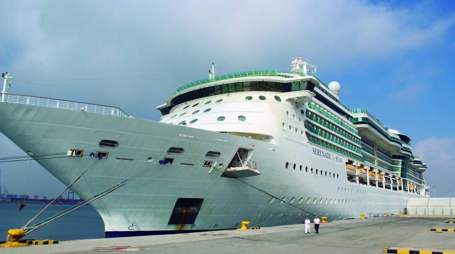 El “Serenade of the Seas” atracó en el Muelle de Cruceros Dos de la Ampliación Norte del Puerto de Valencia. Foto: J.C.P.