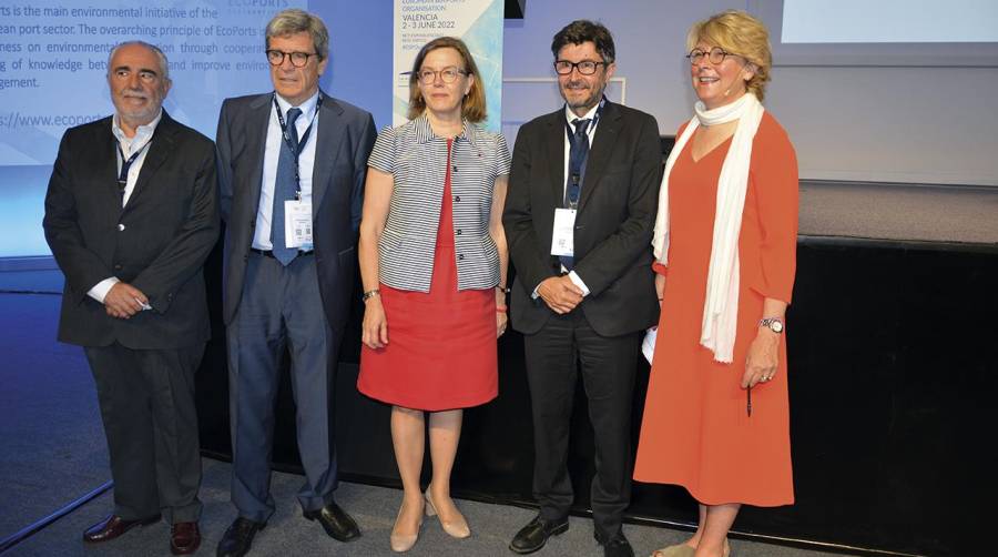 Francesc Sánchez, director general de la Autoridad Portuaria de Valencia; Aurelio Martínez, presidente de Valenciaport; Annaleena Mäkilä, presidenta de la ESPO; Álvaro Rodríguez Dapena, presidente de Puertos del Estado; e Isabelle Ryckbost, secretaria general de la ESPO. Foto: Raúl Tárrega.