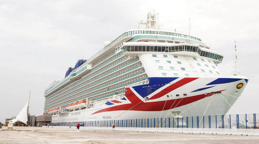 Primera escala del &quot;Britannia&quot;, de P&amp;O, en el Puerto de Alicante