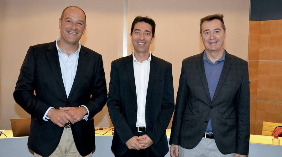 Andrés Gil-Nogués, director de Intralogistics VLC; Cristóbal Soriano, presidente de Intralogistics VLC; y Pablo Boix, miembro del Comité Organizador. Foto RT.