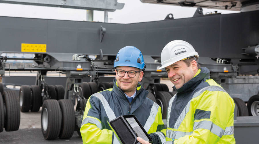 Liebherr Maritime Cranes entrega a Euroports en Rostock la primera de dos gr&uacute;as LHM 500