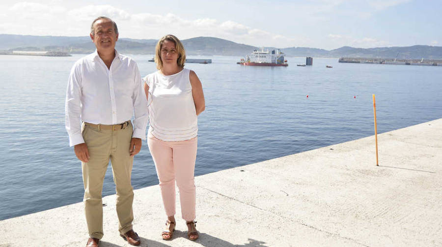 El presidente de la Autoridad Portuaria de A Coru&ntilde;a, Enrique Losada, acudi&oacute; el s&aacute;bado al Puerto Exterior para supervisar las maniobras de embarque de los cajones fabricados en Punta Langosteira con destino al nuevo puerto de Aberdeen, en Escocia.