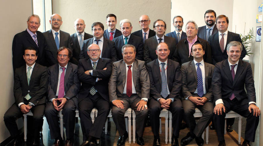 El 30 aniversario de Progeco Bilbao reuni&oacute; a las empresas accionistas (MacAndrews, Progeco Espa&ntilde;a, Noatum Marmedsa, Vasco Catalana, A.P&eacute;rez y C&iacute;a., Transcoma, Mar&iacute;tima Euroship) y la Autoridad Portuaria de Bilbao. Foto: ffphoto.es