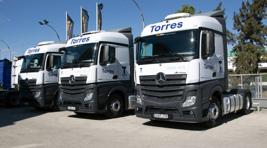 Grupo Torres refuerza su flota con 12 tractoras Mercedes-Benz adquiridas en TruckStore