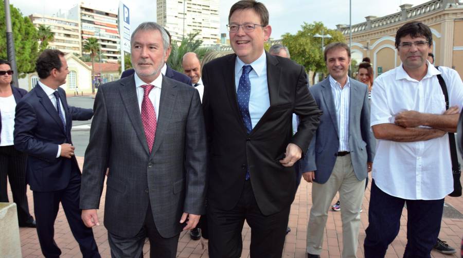 Juan Antonio Gisbert y Ximo Puig, el día de la toma de posesión del primero como presidente de la Autoridad Portuaria de Alicante. Foto. DP.