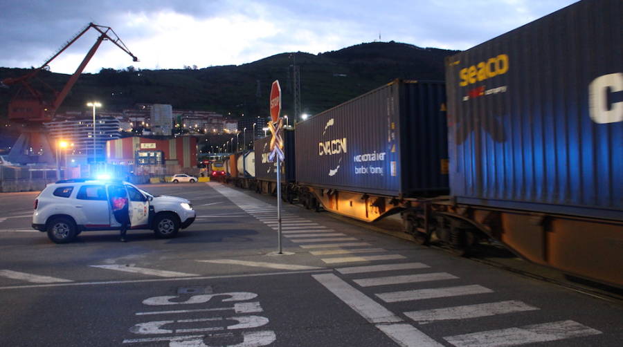 desde el Puerto de Bilbao hay conexiones ferroviarias con Abro&ntilde;igal, Arasur, Azuqueca, Barcelona, Coslada, Jundiz, Noain, Nonduermas, Pancorbo, Sevilla, Silla, Vic&aacute;lvaro, Villafria y Zaragoza. Foto J.P.