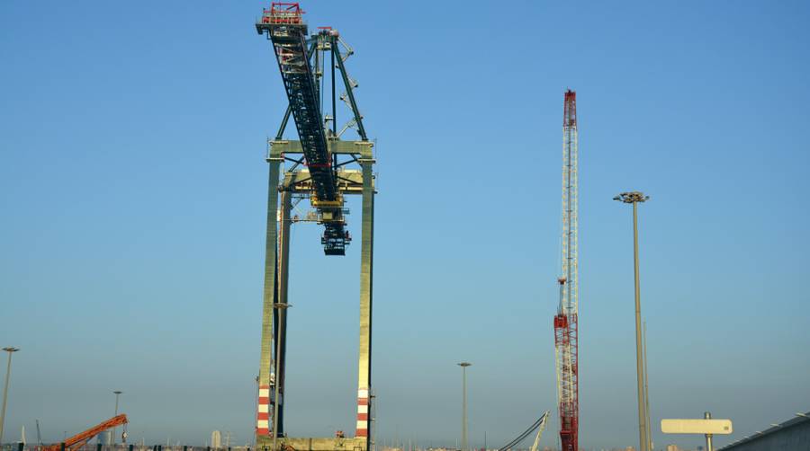 MSC Terminal Valencia ultima el montaje de su nueva gr&uacute;a