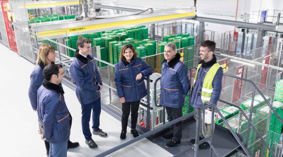 La consejera de Empleo y Pol&iacute;ticas Sociales del Gobierno Vasco, Beatriz Artolazabal (centro), visit&oacute; recientemente el bloque log&iacute;stico de Mercadona en Euskadi, en el Pol&iacute;gono Industrial de J&uacute;ndiz, en Vitoria-Gasteiz.