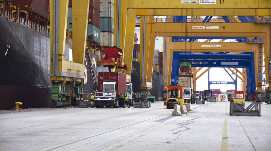 El movimiento de contenedores en tr&aacute;nsito creci&oacute; un 12,7% durante el pasado mes de agosto. Foto: Ra&uacute;l T&aacute;rrega.