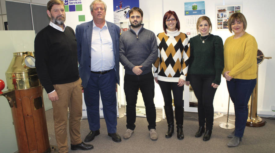 Juan Carlos Abell&aacute;n (primero por la izquierda), director de IC Maritime Services, junto a Juan Jos&eacute; Fernandez de Luz (Dpto. Comercial Sevilla), David Abell&aacute;n (Dpto. de Calidad), Miriam Alvaredo (Responsable de Tr&aacute;fico), Gema Garc&iacute;a (Dpto. Administraci&oacute;n) y Cristina Mart&iacute;nez (Dpto. Comercial). Foto M.J.