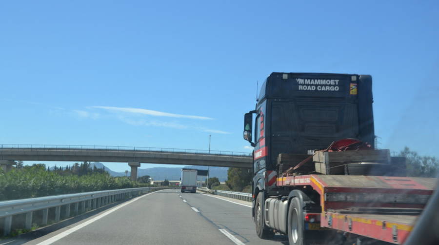 &ldquo;Profundo rechazo&rdquo; de los transportistas a la prohibici&oacute;n de circulaci&oacute;n para los camiones los domingos en la AP-7