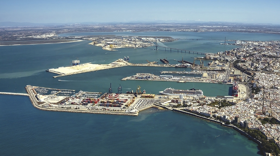 La Autoridad Portuaria de la Bahía de Cádiz ha adjudicado a Ferrovial los trabajos de construcción del nuevo acceso ferroviario a la Nueva Terminal de Contenedores.