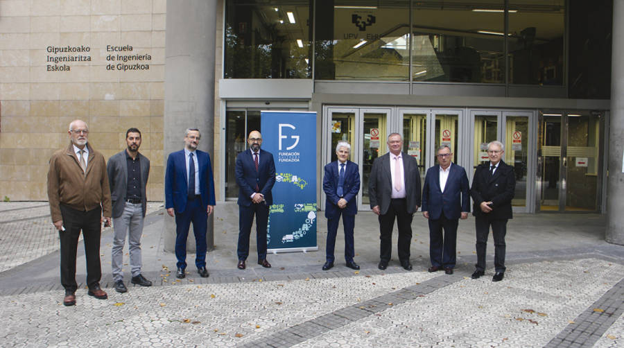 Desde la izquierda: Julio Villaescusa, presidente de Fenadismer; V&iacute;ctor Gonz&aacute;lez, presidente de Fetransa; Jos&eacute; Manuel Pardo, director t&eacute;cnico de ASTIC; Luis Pedro Marco de la Pe&ntilde;a, viceconsejero de Infraestructuras y Transportes del Gobierno Vasco; J. Ignacio Cepeda, presidente de Fundaci&oacute;n Guitrans Fundazioa; Jos&eacute; Mar&iacute;a Arnedo, presidente de ATFRIE; J. Luis Olivella, presidente de Fitrans; y Pedro Conejero, vicepresidente de ATFRIE. Foto J.P.