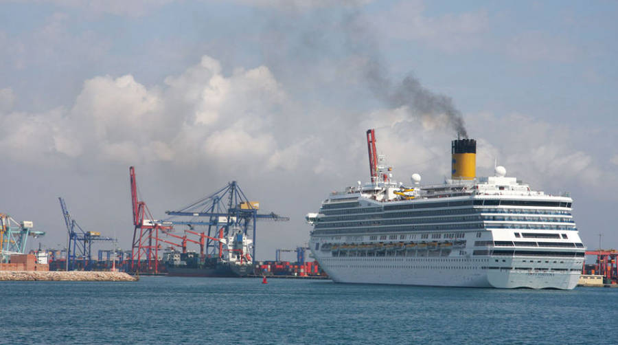 El Puerto de Valencia vive su jornada crucer&iacute;stica m&aacute;s intensa