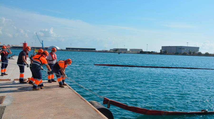 El sector del amarre del Puerto de Sagunto evita de momento la huelga con un preacuerdo. Foto: Raúl Tárrega.