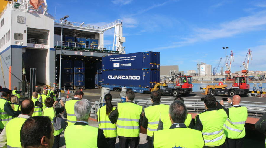 El Puerto de Santander acogi&oacute; el 25 de octubre de 2015 la primera operativa de CLdN en el Puerto de Santander. Foto J.P.