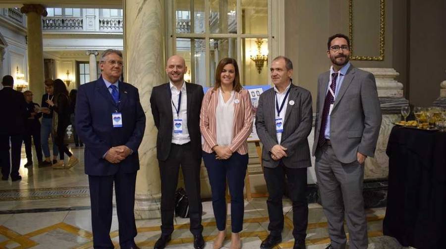 Eric Nolte, c&oacute;nsul de Holanda; Boris Darceaux, director general del grupo Air France-KLM para Espa&ntilde;a y Portugal; Sandra G&oacute;mez, primera teniente de alcalde del Ayuntamiento de Val&egrave;ncia; Antonio Bernab&eacute;, director de la Fundaci&oacute;n Turismo Val&egrave;ncia y Miguel &Aacute;ngel P&eacute;rez, jefe de promoci&oacute;n de la Fundaci&oacute;n Turismo Val&egrave;ncia.