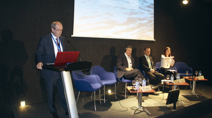 El presidente de la Autoridad Portuaria de Bilbao, Ricardo Barkala, en su intervenci&oacute;n durante el &uacute;ltimo Congreso FuturePort, celebrado en febrero de 2019. Foto J.P.