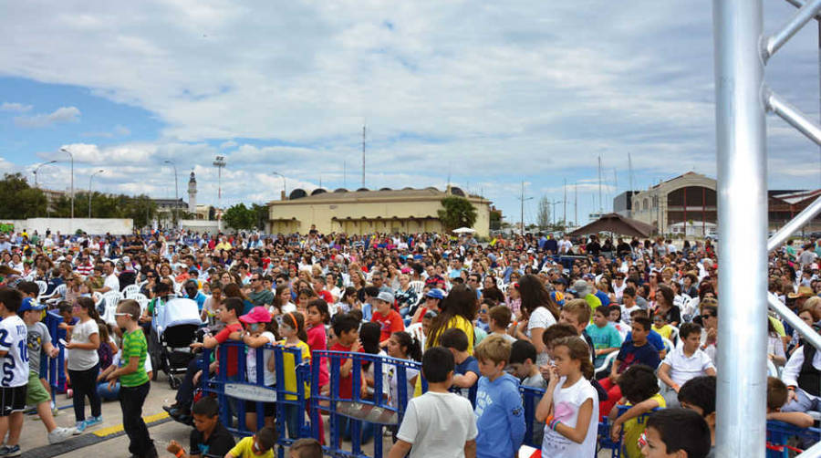 Los estibadores valencianos laten junto a Nayra en el I Encuentro Solidario