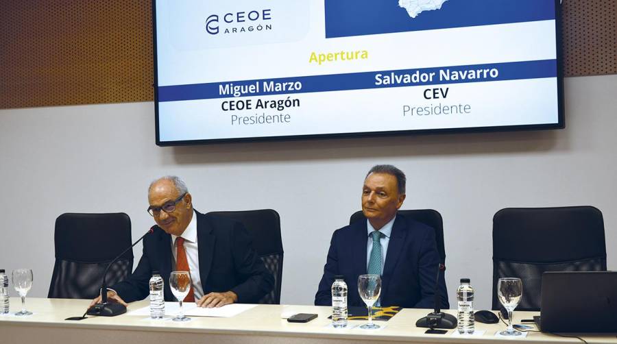 Miguel Marzo, presidente de CEOE Aragón; y Salvador Navarro, presidente de la CEV. Foto: Fernando Vitoria.