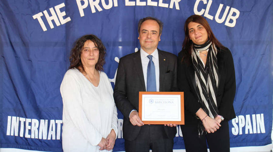 Judith Contel, secretaria del Propeller Club de Barcelona; Marc L&oacute;pez, branch manager de MPG Tr&aacute;nsitos, y M&oacute;nica Comas, vicepresidenta del club. Foto E. Garc&iacute;a.