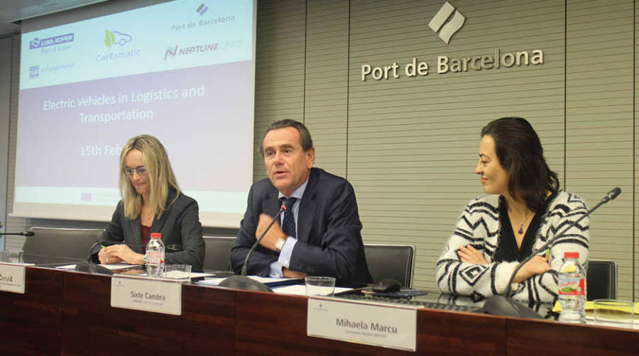 Masa Certalic, project leader y jefa de Desarrollo Estrat&eacute;gico del Puerto de Koper; Sixte Cambra, presidente del Puerto de Barcelona, y Mihaela Marcu, CarEsmatic Project Officer. Foto E. Garc&iacute;a.