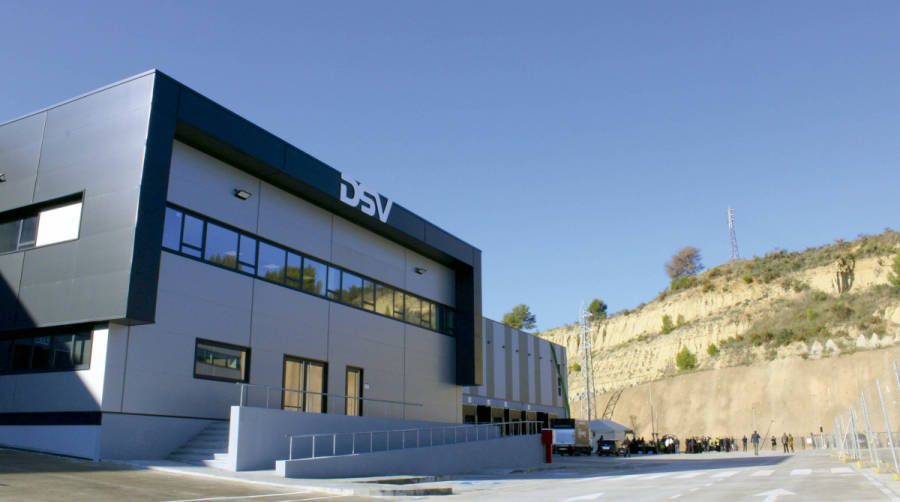 Exterior de la nueva plataforma multiplanta de DSV en Molins de Rei. Foto A.Tejera.