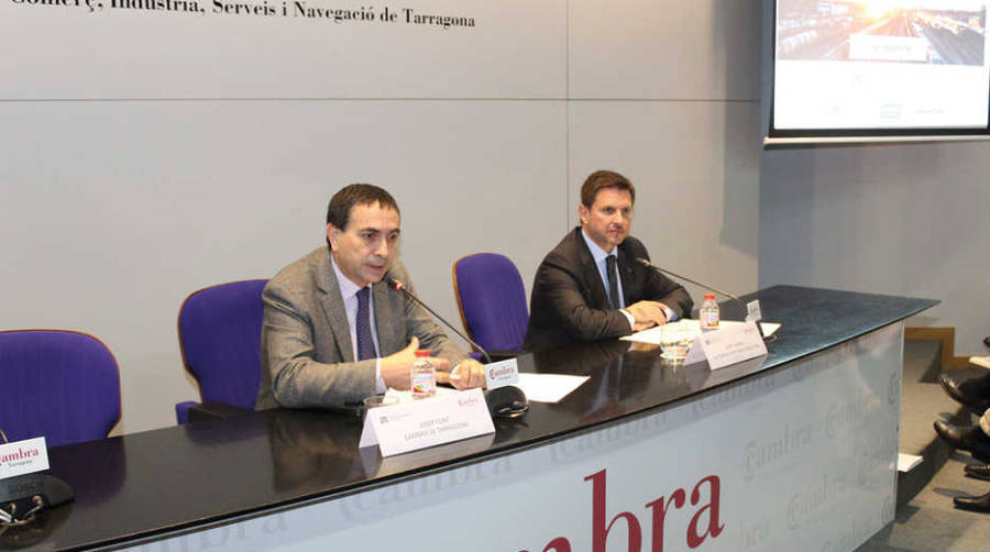 Josep Font, vicepresidente de la C&aacute;mara de Comercio de Tarragona, y Josep Andreu, presidente del Puerto de Tarragona, inauguraron el evento. Foto JM Rojas..