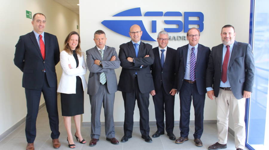 De izquierda a derecha: David Delgado, dpto. de Corresponsal&iacute;as TSB; Blanca Izquierdo, gerente TSB Valencia; Pere Crist&oacute;bal, CEO de TSB; Blas Fuentes, gerente TSB Madrid; Josep Crist&oacute;bal, director de Sistemas de TSB; Joan Serra, director comercial de TSB; y Enric Palaudarias, director de Corresponsal&iacute;as en TSB. Foto I.Pe&ntilde;a.