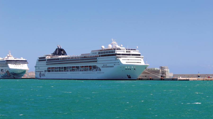 Imagen de archivo del “MSC Opera” en el Puerto de Alicante.