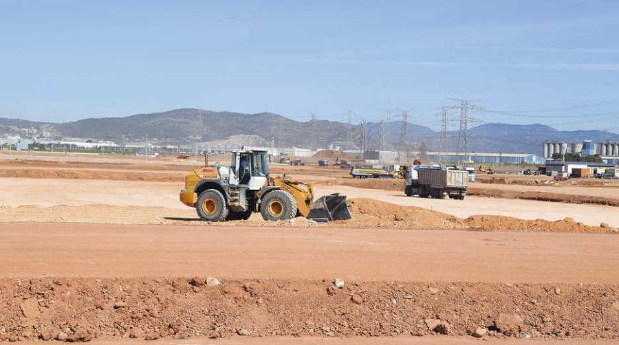 Las obras de las diferentes empresas que se instalar&aacute;n en Parc Sagunt han comenzado ya. Foto Alba Garc&iacute;a.