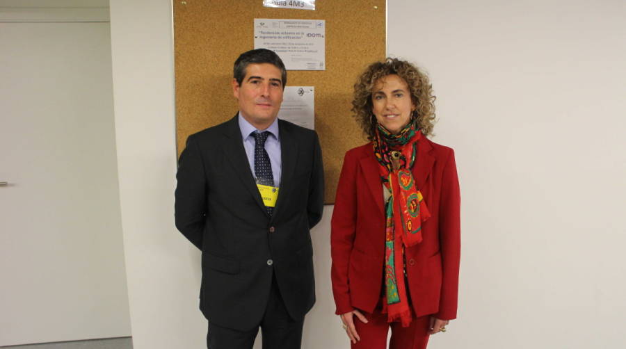 Roberto Bartolom&eacute;, de UniportBilbao, y M&oacute;nica Fanlo, del Cl&uacute;ster de Movilidad y Log&iacute;stica de Euskadi (MLC-ITS), representaron ayer en Bilbao a la Federaci&oacute;n de Log&iacute;stica y Movilidad del Pa&iacute;s Vasco en Basque Cluster Day 2018. Foto J.P.