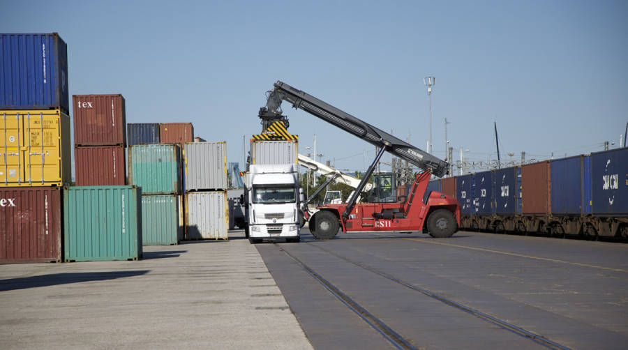 Las Administraciones P&uacute;blicas mantiene su apuesta por la multimodalidad para evitar futuros colapsos en las cadenas de suministro. Foto: DP.