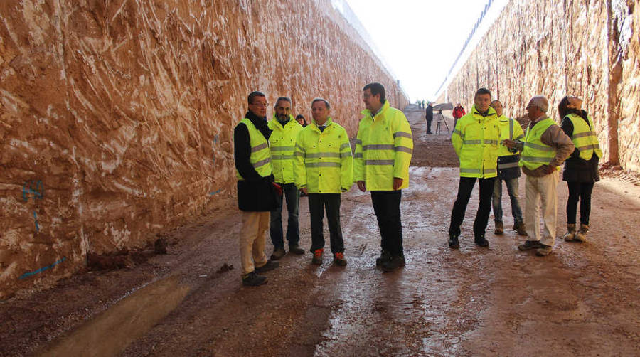 El delegado del Gobierno en la Comunitat Valenciana, Juan Carlos Moragues, supervis&oacute; ayer la evoluci&oacute;n de los trabajos.