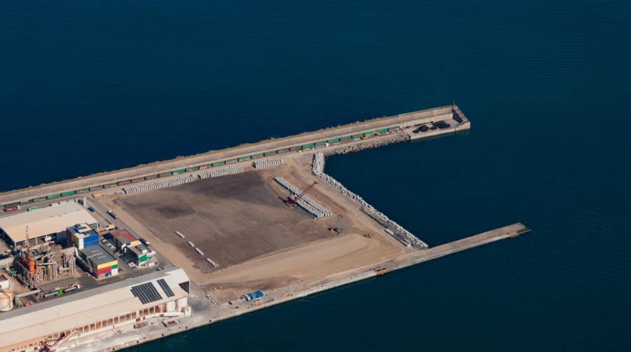 El nuevo Muelle AZ-0 aporta una nueva línea de atraque de 251 metros lineales en el interior del dique de Zierbena.