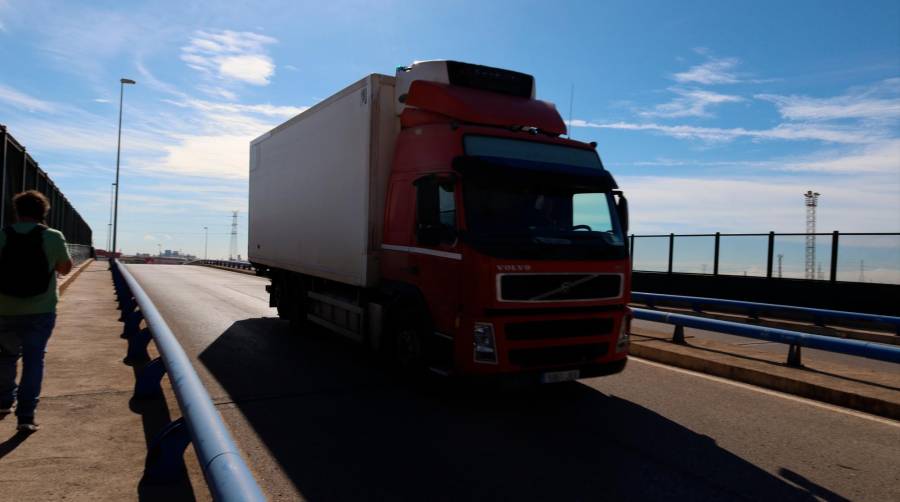 Tráfico levanta la restricción de circulación a camiones en las carreteras de acceso a Valencia