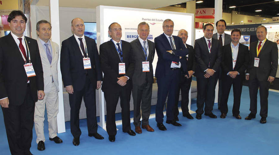 jpg Jaime Gonz&aacute;lez, presidente del Puerto de Santander; Joan Gual de Torrella, presidente de Ports de Balears; Asier Atutxa, presidente del Puerto de Bilbao; Enrique Losada, presidente del Puerto de A Coru&ntilde;a; Jos&eacute; Llorca, presidente de Puertos del Estado; Jos&eacute; Torrado, presidente del Puerto de Ceuta; Jos&eacute; Luis Ramons, presidente del Puerto de Huelva; F&eacute;lix de Paz, consejero de Turismo de Espa&ntilde;a en Miami; Josep Andreu, presidente del Puerto de Tarragona, y Miguel Mar&iacute;n, presidente del Puerto de Melilla. Foto E. Garc&iacute;a.