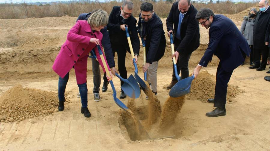 Noemí Llauradó, presidenta de la Diputación de Tarragona; Pere Segura, alcalde de Vila-seca; Josep Maria Cruset, presidente del Port de Tarragona; Jordi Puigneró, conseller de Políticas Digitales y Territorio de la Generalitat; Xavier Puig, teniente de alcalde de Tarragona, y Álvaro Rodríguez Dapena, presidente de Puertos del Estado. Foto Leila Escrihuela.