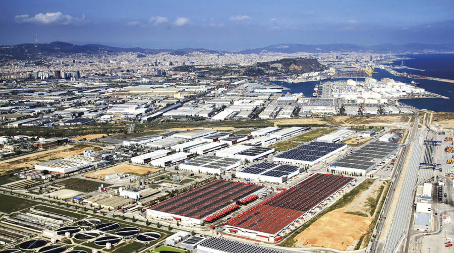 El enclave industrial est&aacute; situado dentro del per&iacute;metro de la Zona de Actividades Log&iacute;sticas del Port de Barcelona.