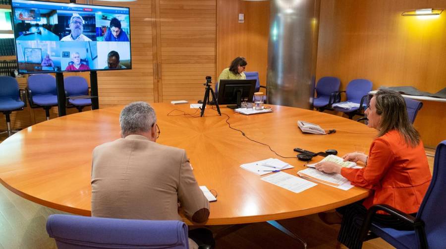 Un momento del encuentro entre representantes de Fegatramer y miembros del ejecutivo gallego.