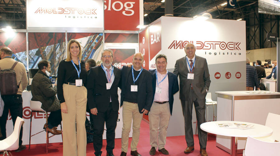 Desde la izquierda: Sara Torres, BDM Moldstock; Juan Rodr&iacute;guez, director comercial de Moldtrans Coslada; Javier Malaver, director general de Moldstock; Carlos Garc&iacute;a, director de marketing de Moldtrans; y Manel Torres, CEO de Moldstock Log&iacute;stica. Foto B.C.